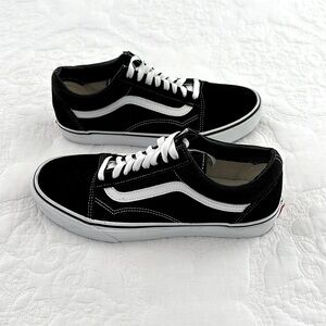 Vans Old Skool Shoes Men’s Size 9 Women’s 10.5 Black White Classic Sneakers NEW